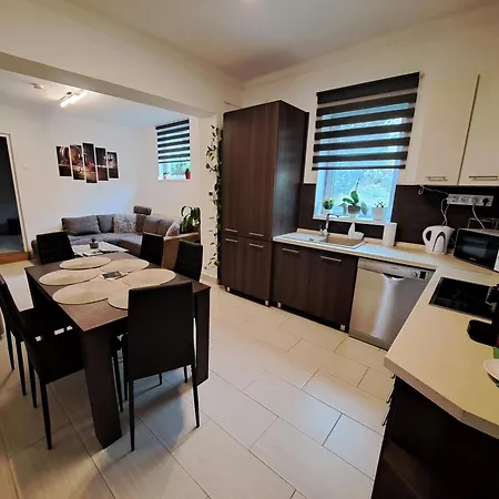 Berilo Vendeghaz فيلاني